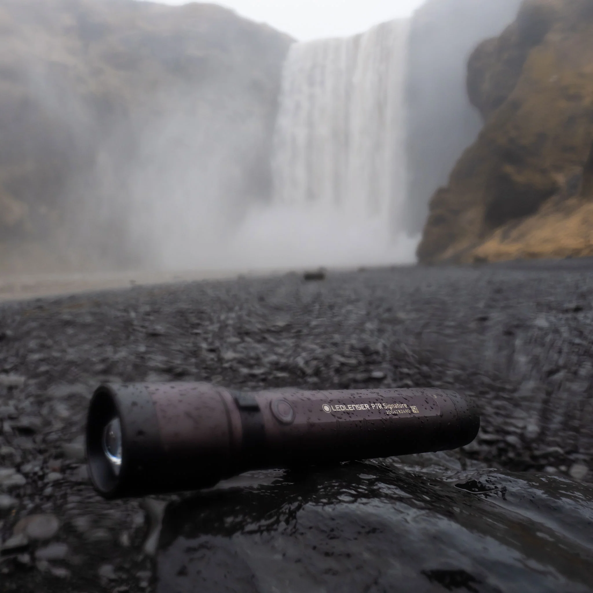P7R Signature Flashlight and Flex10 Powerbank - Image 3